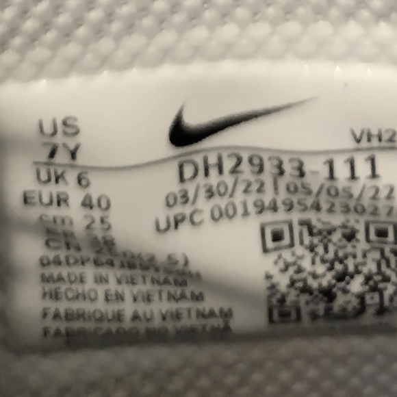 Nike (white) - Picture 3 of 3